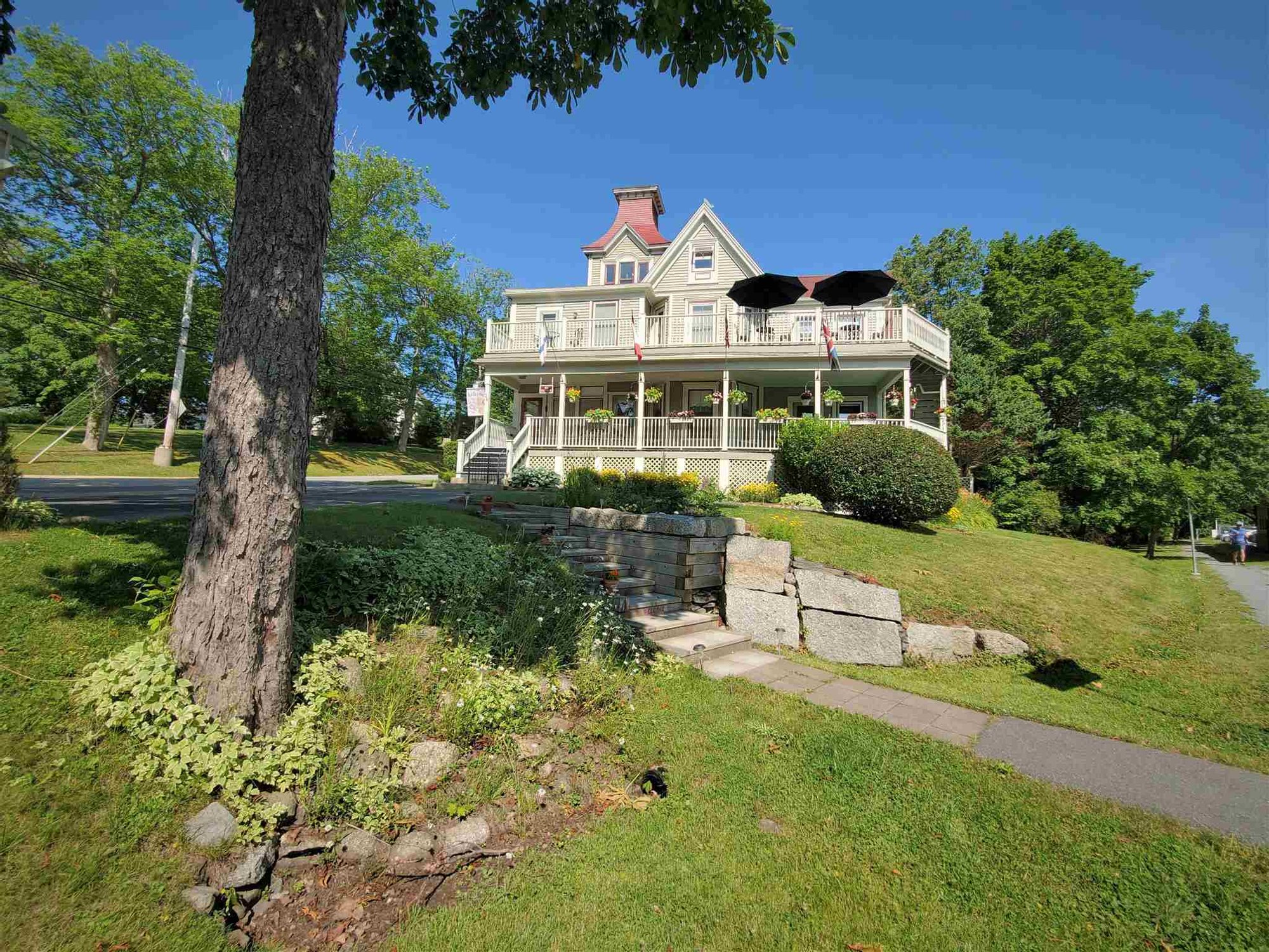 26 Dufferin Street, Lunenburg, Ns B0 J 2 C0 In Lunenburg, Nova Scotia