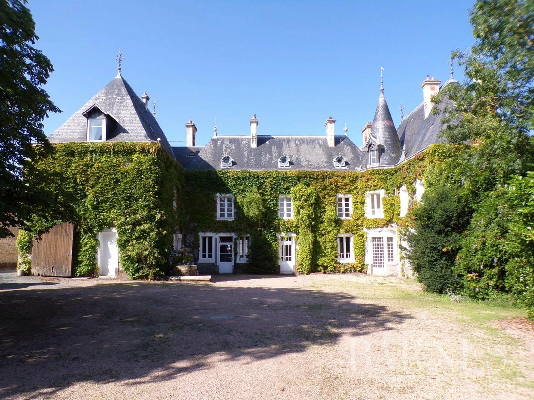 Kasteel in La Roche-sur-Yon, Pays de la Loire, Frankrijk 1 - 11545784
