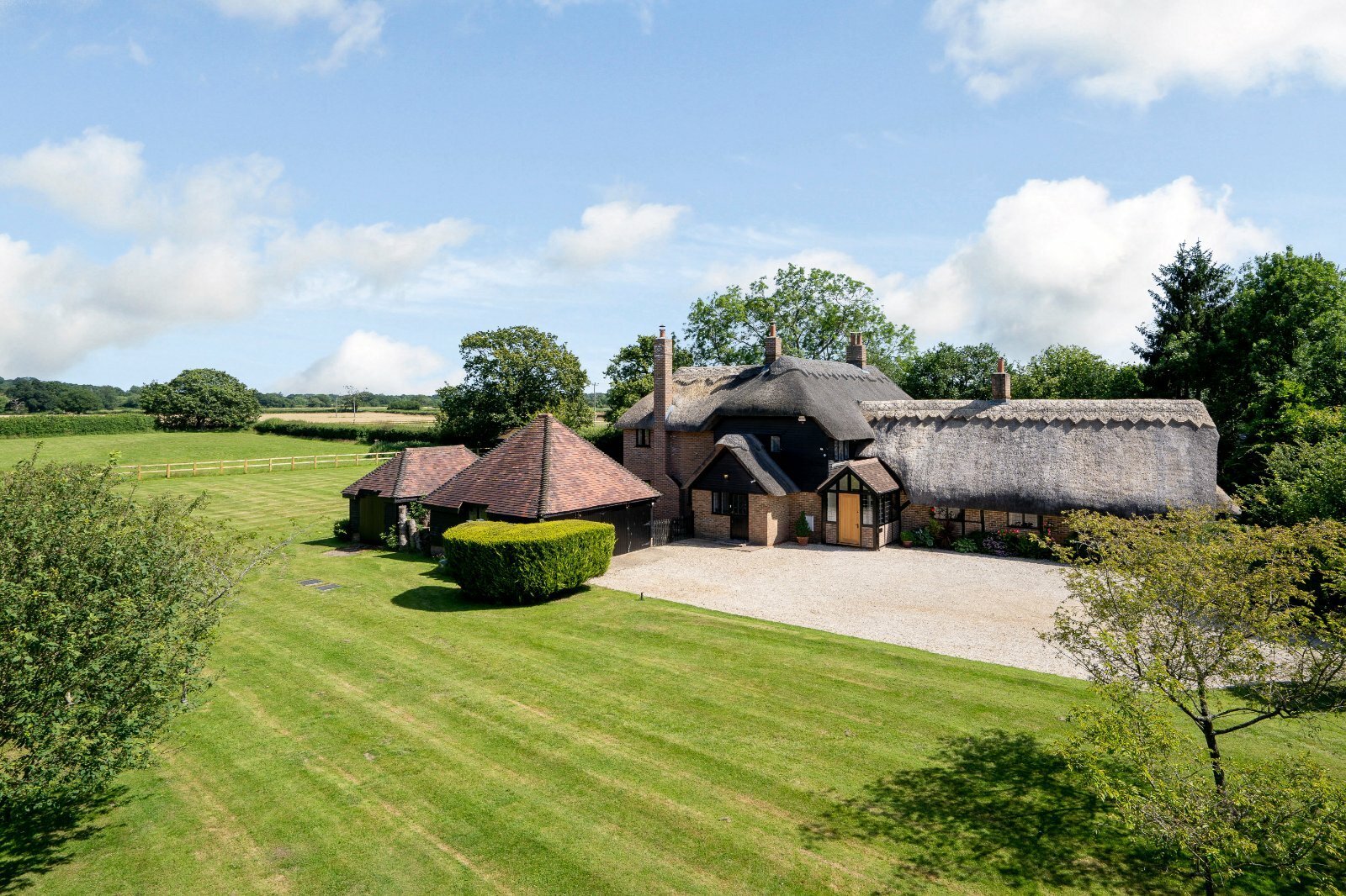 A Striking Home With Wonderful Far Reaching In Reading, England, United