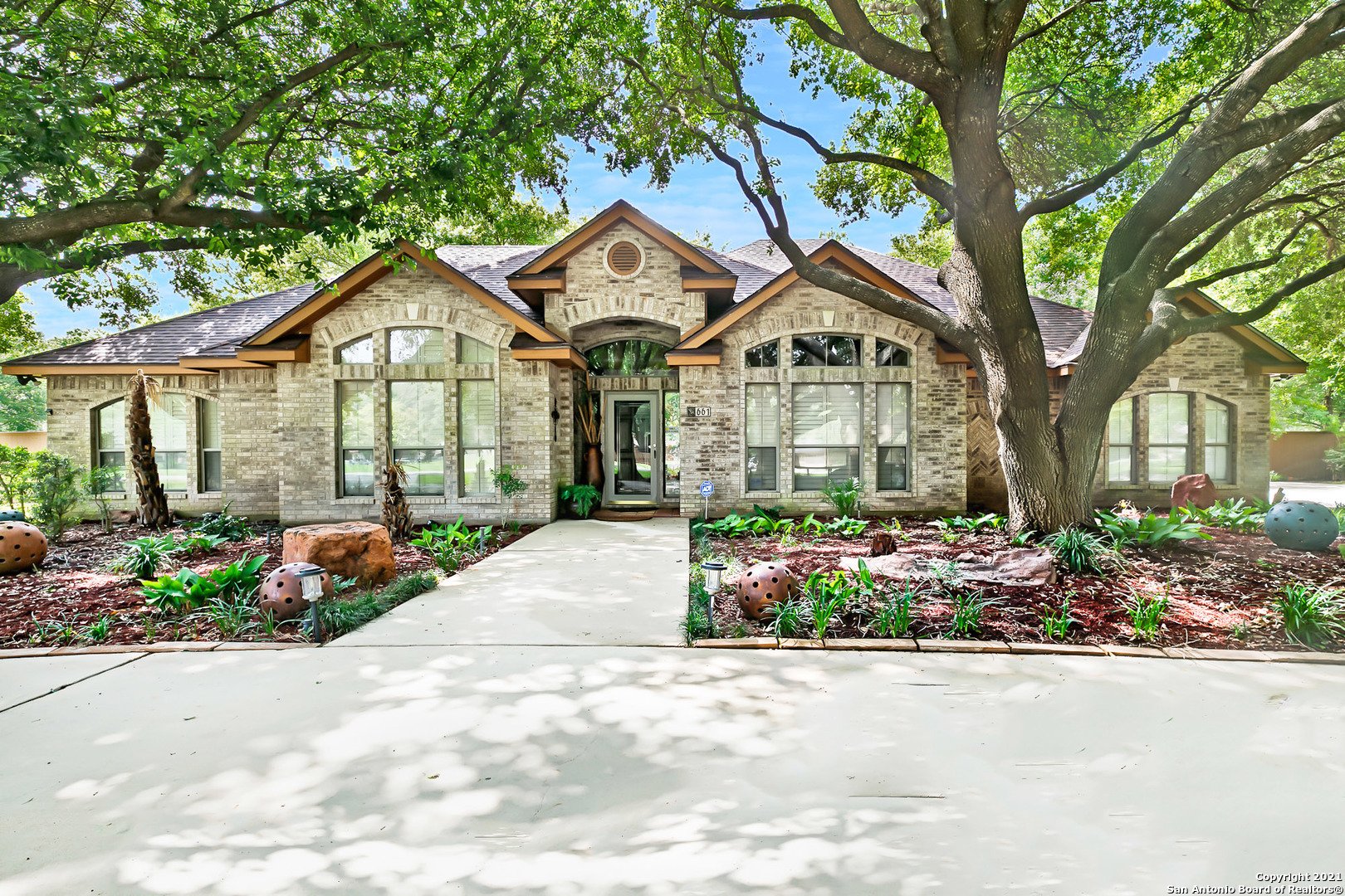 4 Bedrooms Single Family Detached In Mc Queeney, Texas, United States