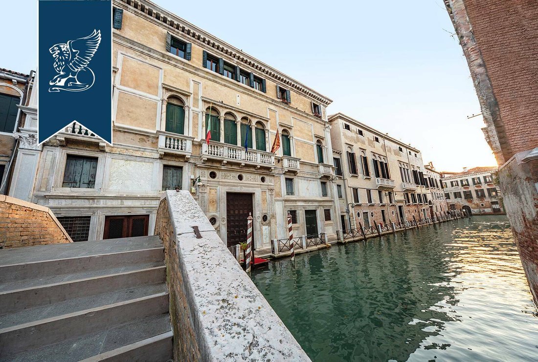 Elegant Historical Apartment In Venice In Venice, Italy For