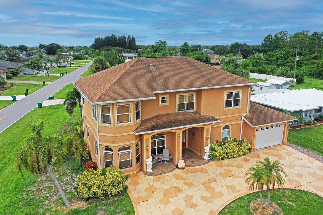6 Bedrooms Single Family Attached In Port Charlotte, Florida, United