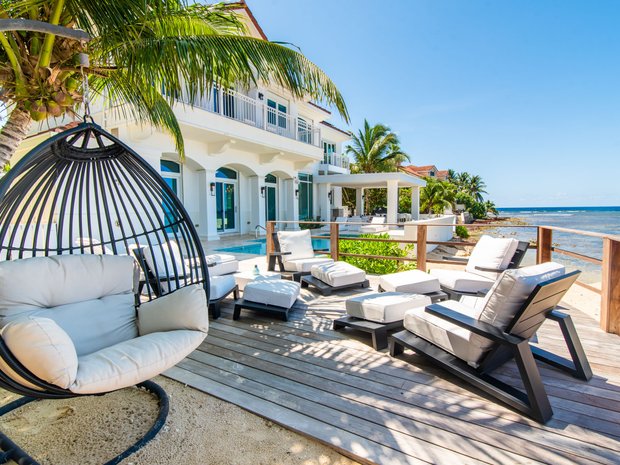 Villa in George Town, George Town, Cayman Islands 1