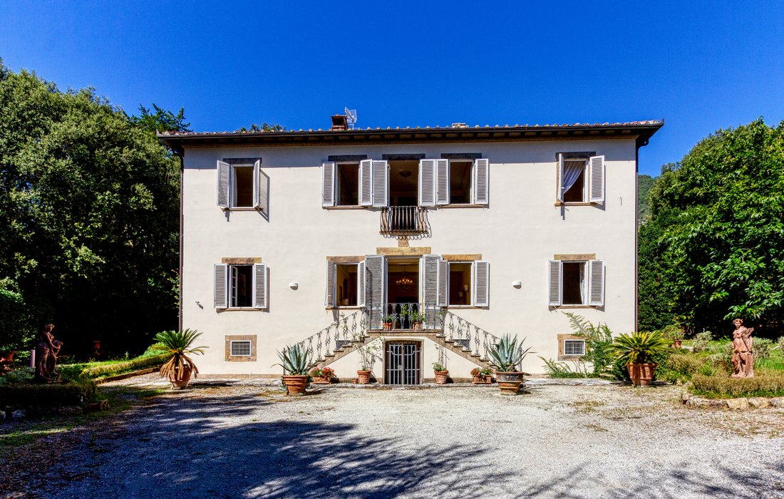 Historic Villa In Tuscany In Lucca, Tuscany, Italy For Sale (11204706)