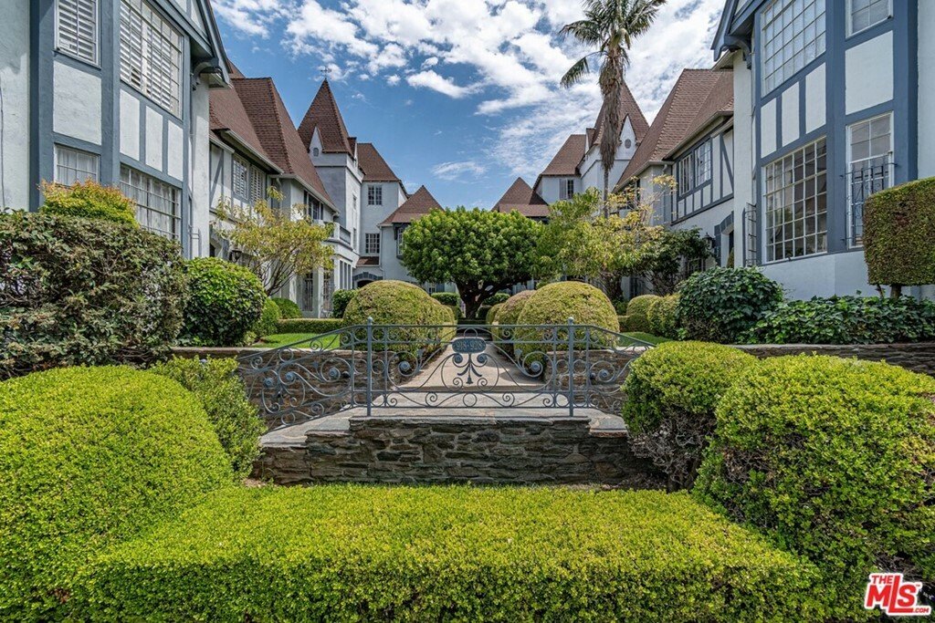 3 Bedrooms Townhouse In Los Angeles, California, United States For Sale