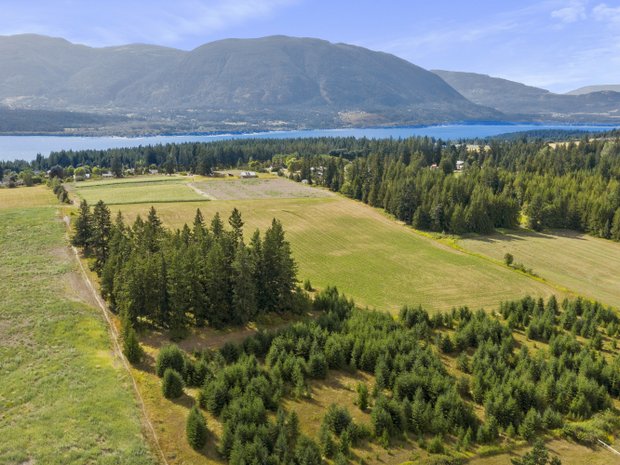 Land in Salmon Arm, British Columbia, Canada 1