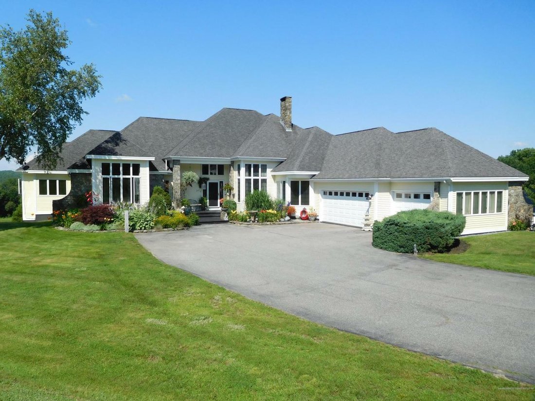 4 Bedrooms Single Family Detached In Turner, Maine, United States For