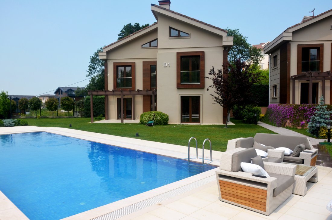 Boutique Gated Community With 4 Luxurious Detached Villas In İstanbul