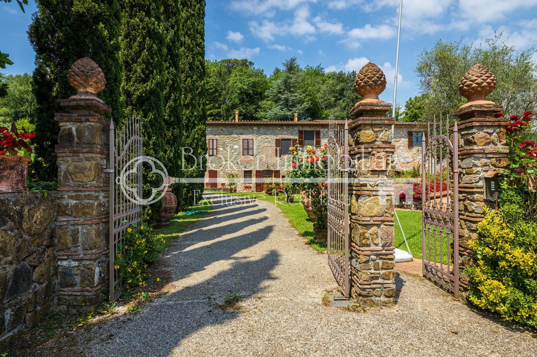 Villa in Historic Center, Lucca, Tuscany 2 - 11596953