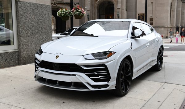 Lamborghini Urus for sale | JamesEdition