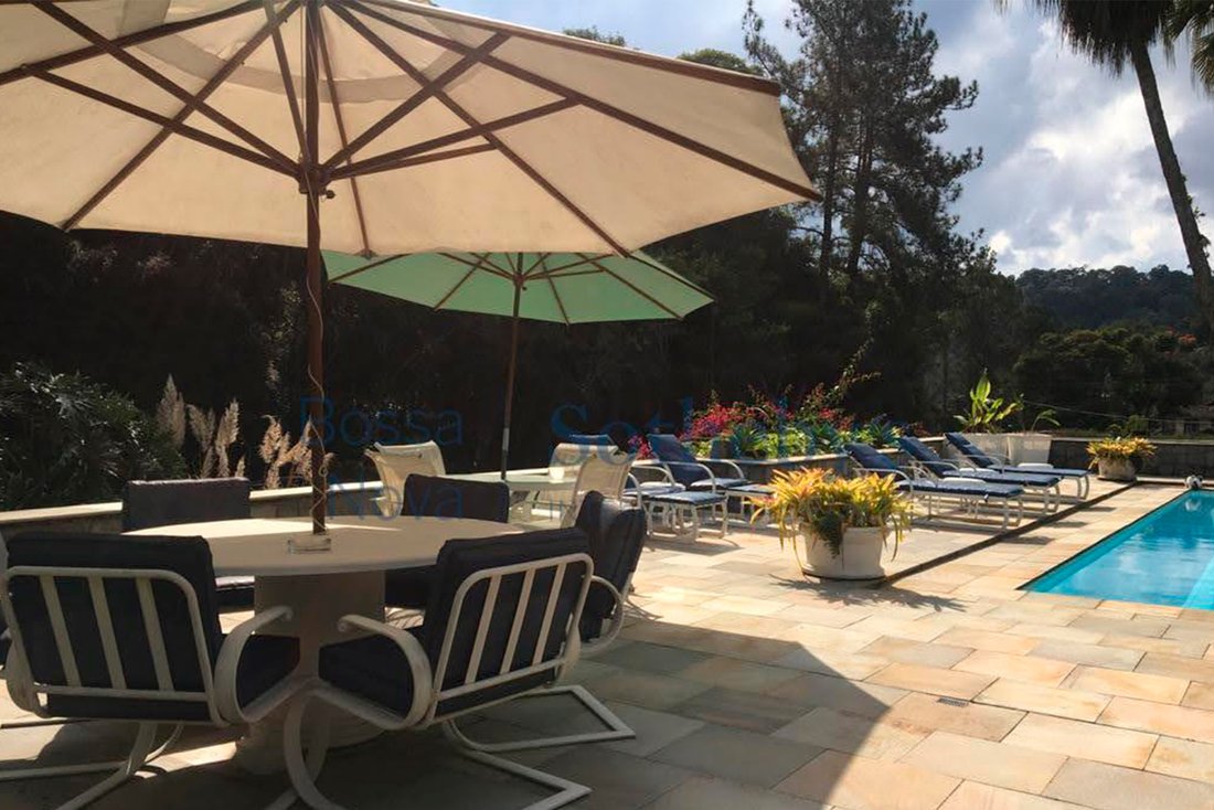 House Integrated With Nature In A Closed Condominium In Teresópolis