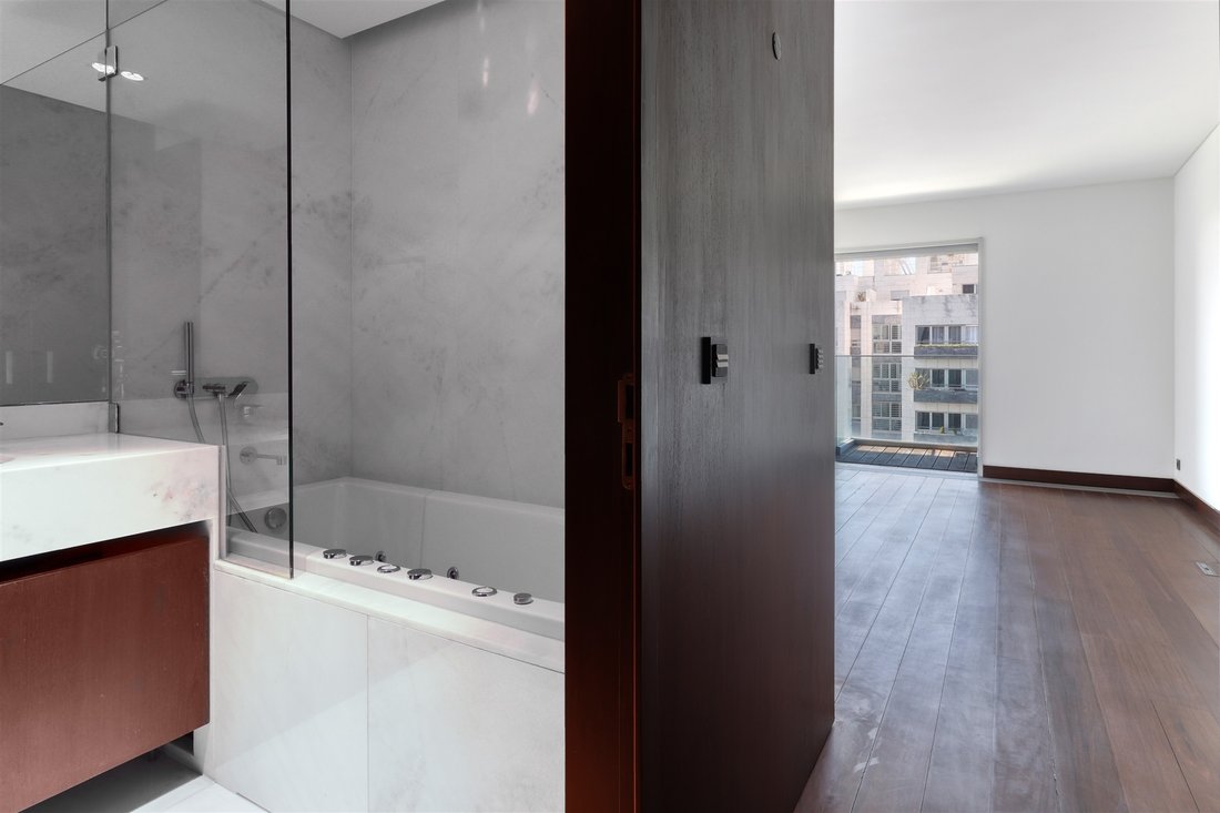 Apartment in Arroios, Lisbon, Portugal 3 - 10983195