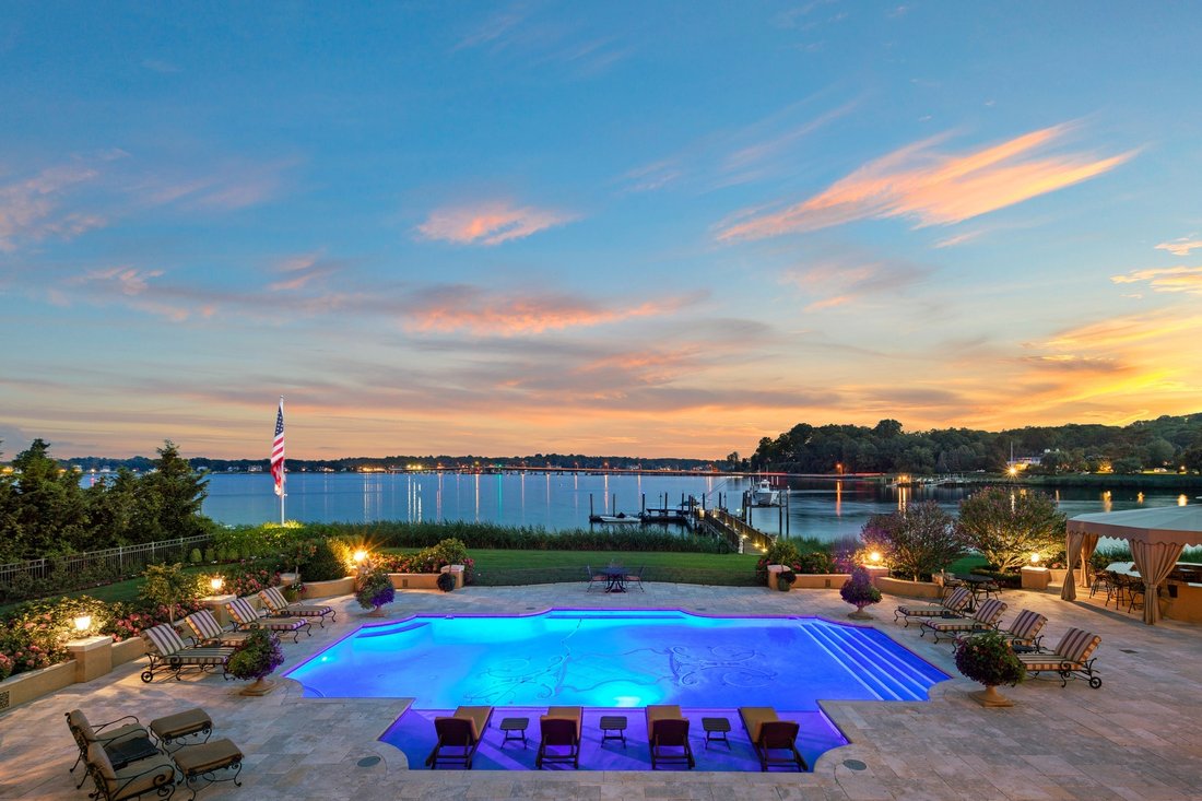 Villa Paradiso Navesink River Magic In Rumson, New Jersey, United