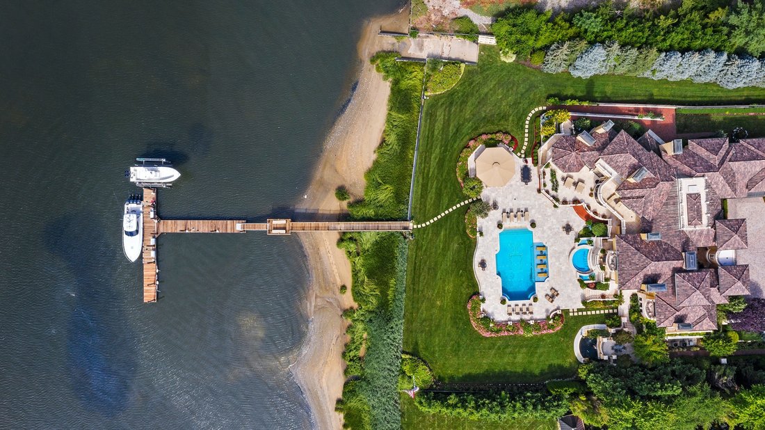 Villa Paradiso Navesink River Magic In Rumson, New Jersey, United