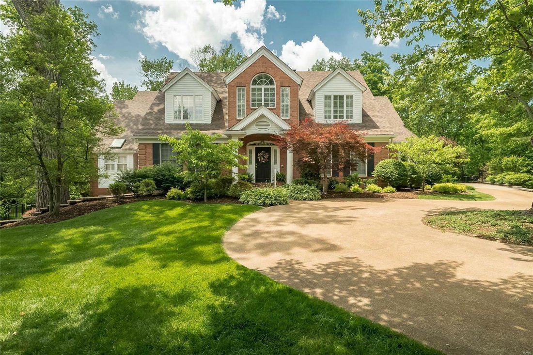 Outstanding Five Bedroom Home At The End Of A In Ladue, Missouri
