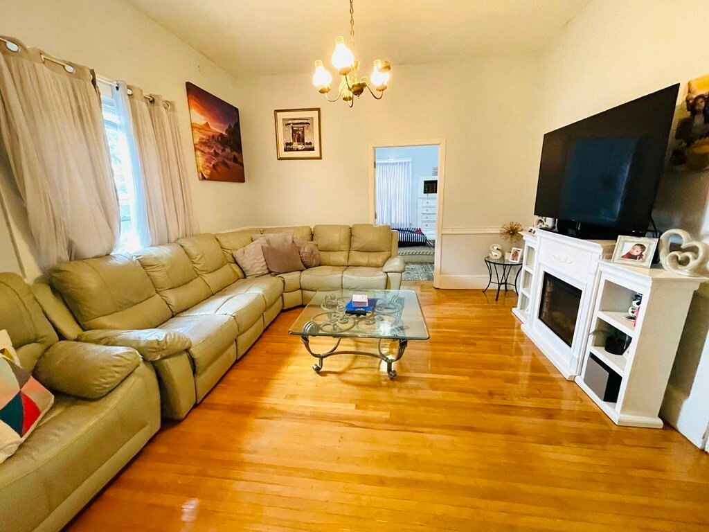 House in Medford, Massachusetts, United States 2 - 11627471