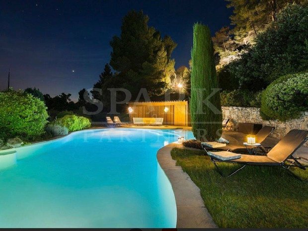 Villa in Mas-Blanc-des-Alpilles, Provence-Alpes-Côte d'Azur, France 1