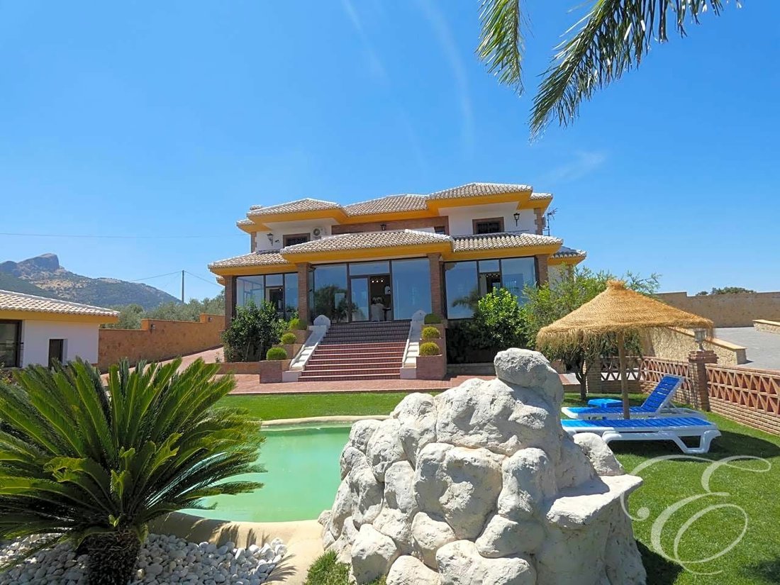 Villa in Villanueva del Trabuco, Andalusia, Spain 1 - 11639877