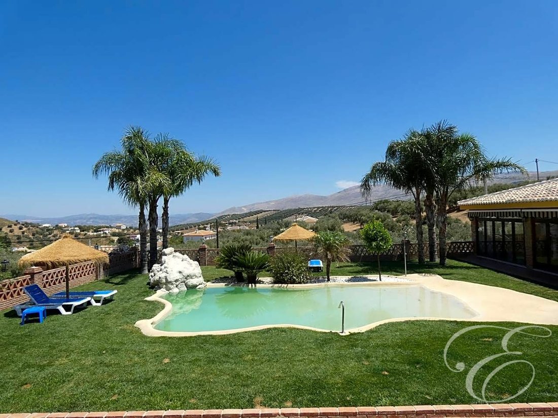 Villa in Villanueva del Trabuco, Andalusia, Spain 2 - 11639877