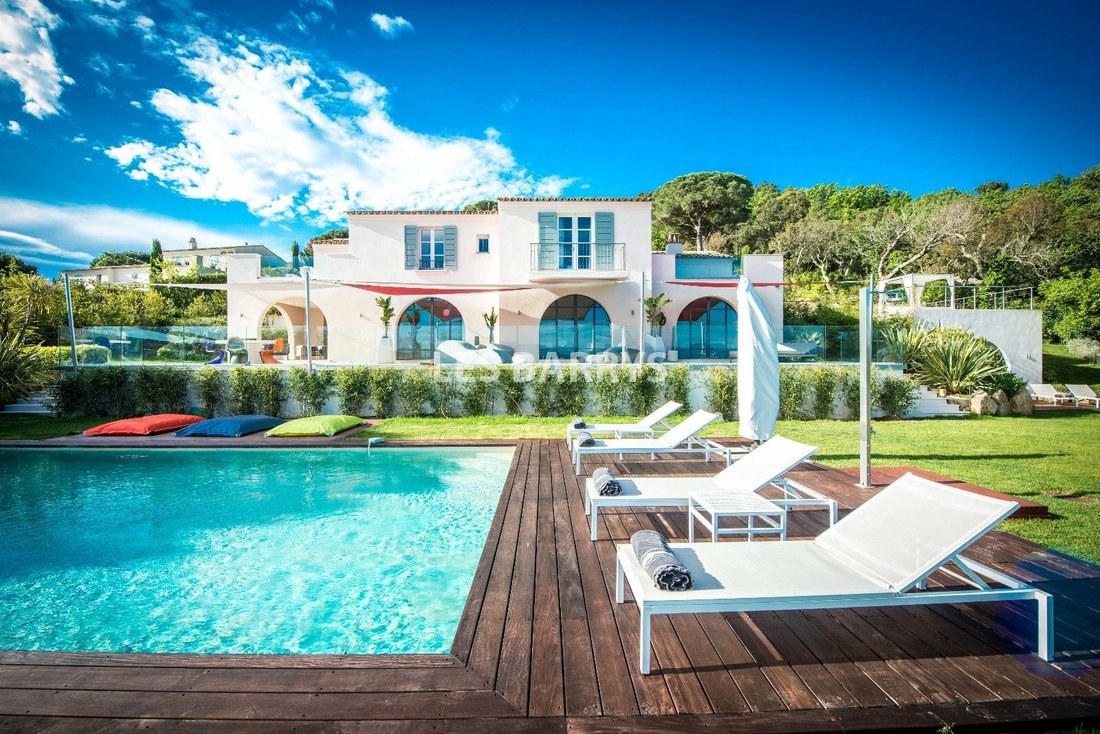 Saint-Tropez’s Crown: A Riviera Castle Where Time Stands Still