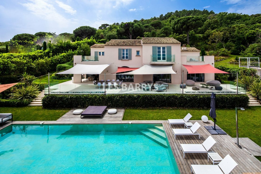Saint-Tropez’s Crown: A Riviera Castle Where Time Stands Still