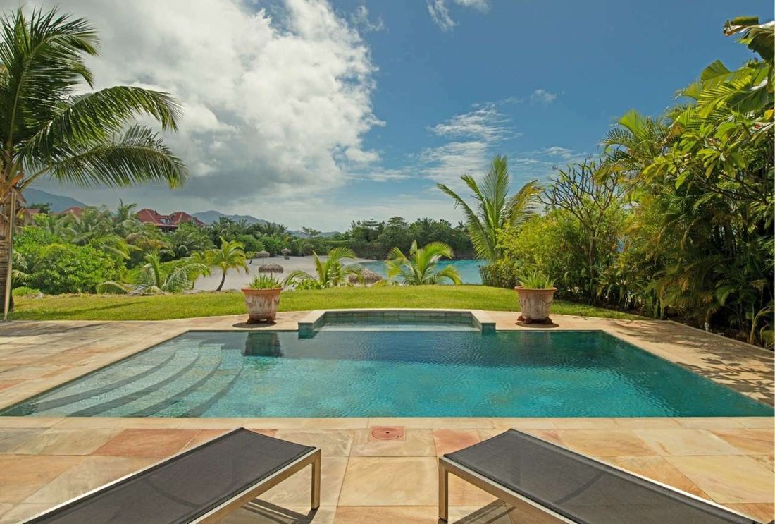 Villa in Victoria, Mont Fleuri, Seychelles 1 - 11644557