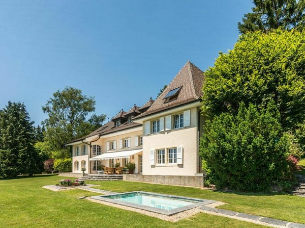 House in Bourg-en-Lavaux, Vaud, Switzerland 1
