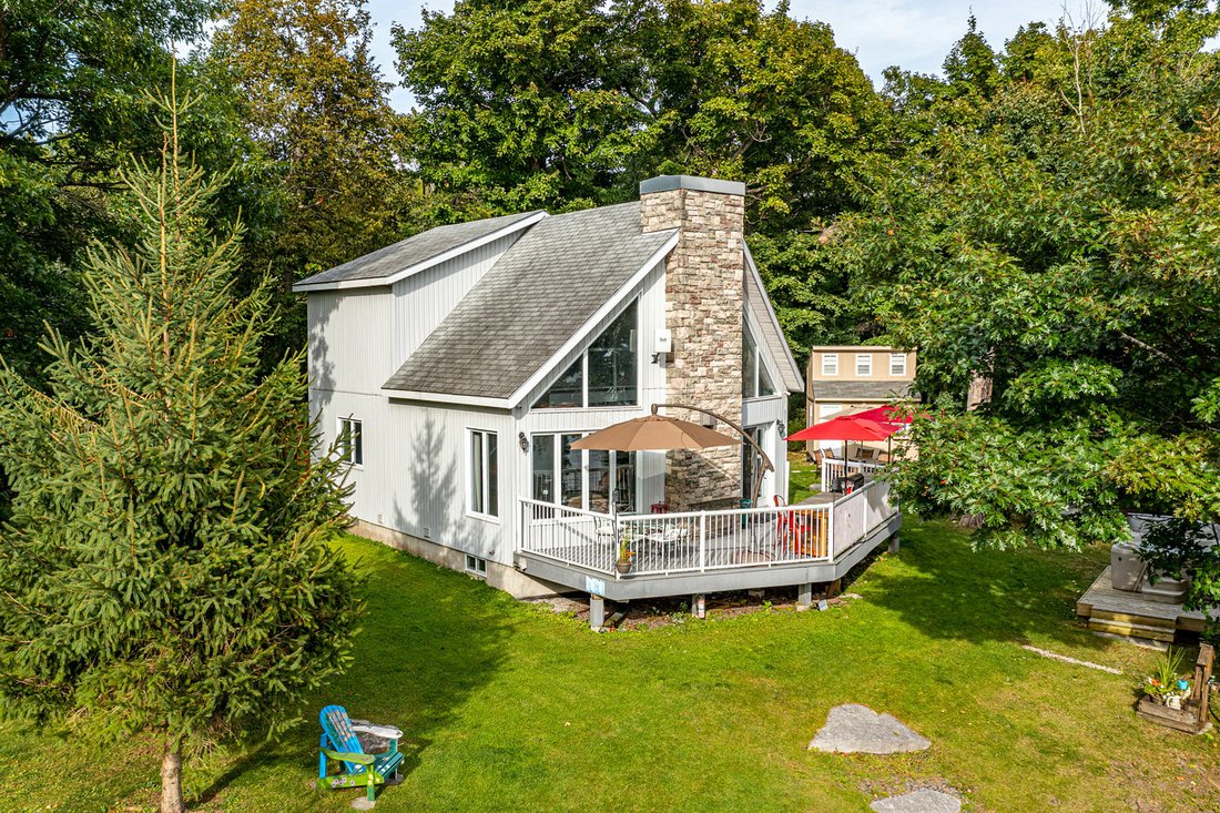 House in Orillia, Ontario, Canada 1 - 11648284