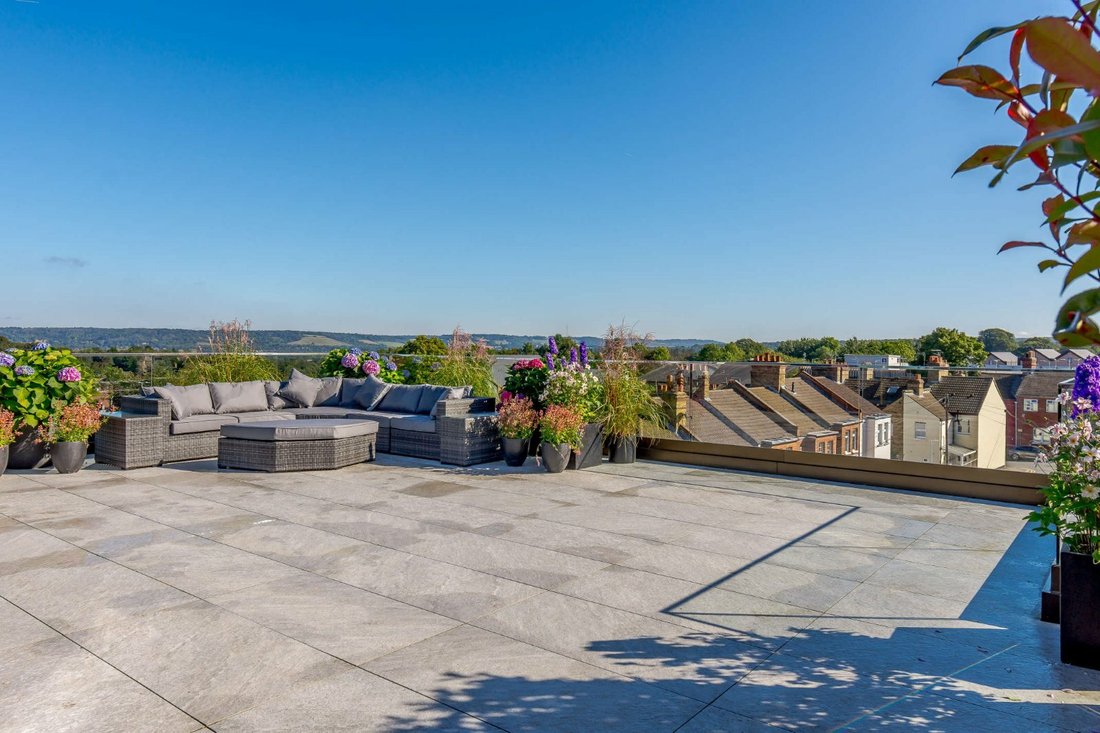 Stunning Penthouse In Central Sevenoaks In Sevenoaks, England, United