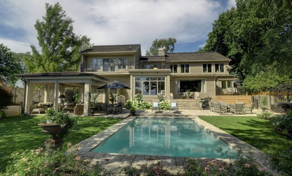 Pointe Claire,Qc,Canada In Pointe Claire, Quebec, Canada For Sale