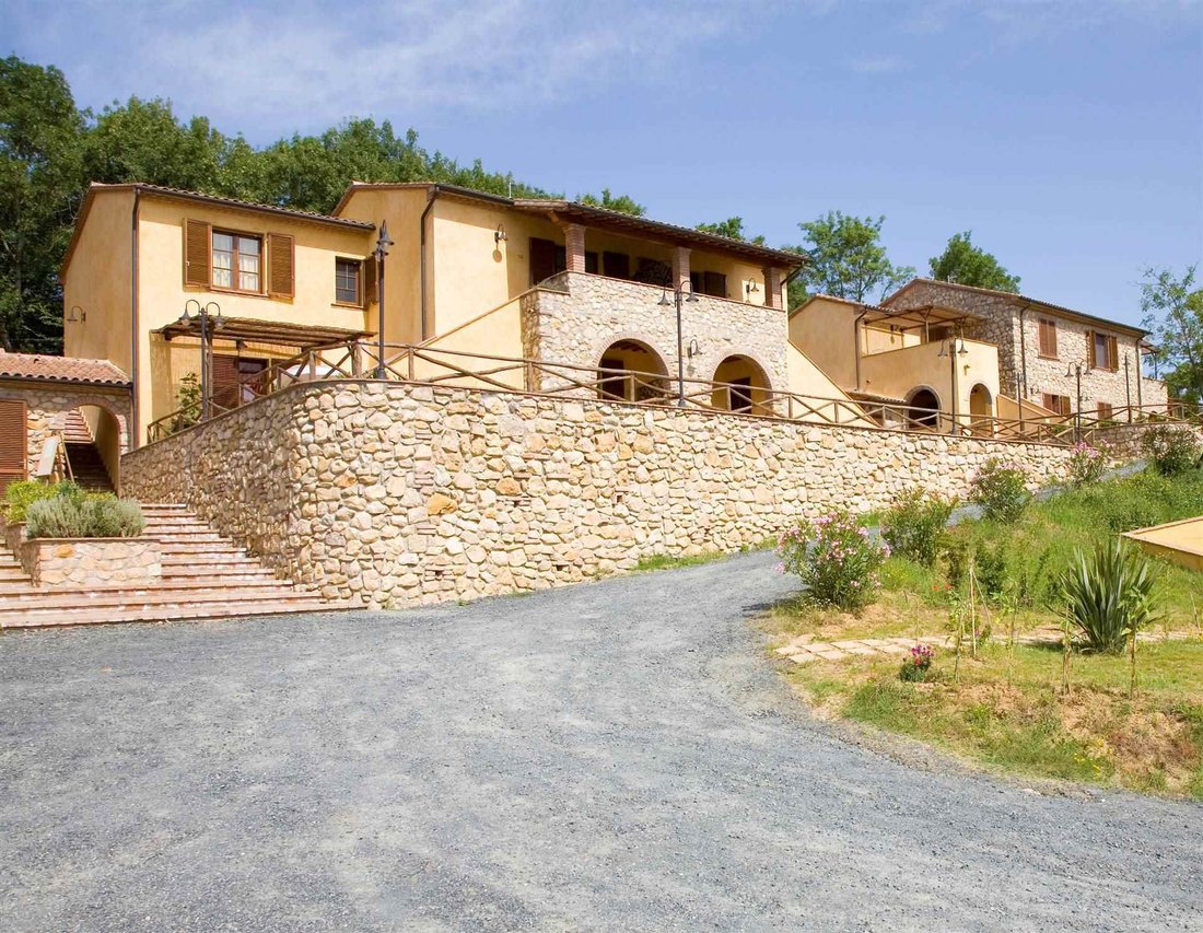Estate in Montecatini Val di Cecina, Tuscany, Italy 1 - 11668827