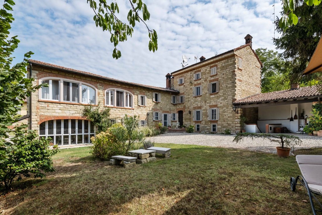 Encantadora Casa De Campo Entre Las En Vignale Monferrato, Piamonte