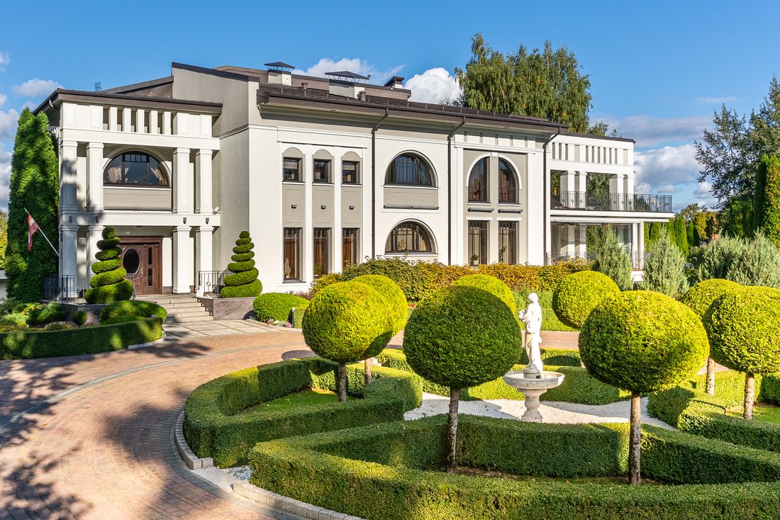 Exclusive Villa In Green And Peaceful Region Of Riga In Riga, Latvia