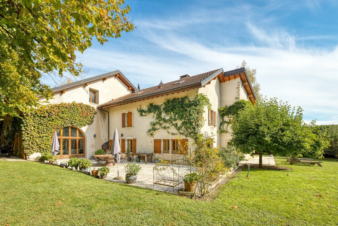 Maison à Divonne-les-Bains, Auvergne-Rhône-Alpes, France 1 - 11674398