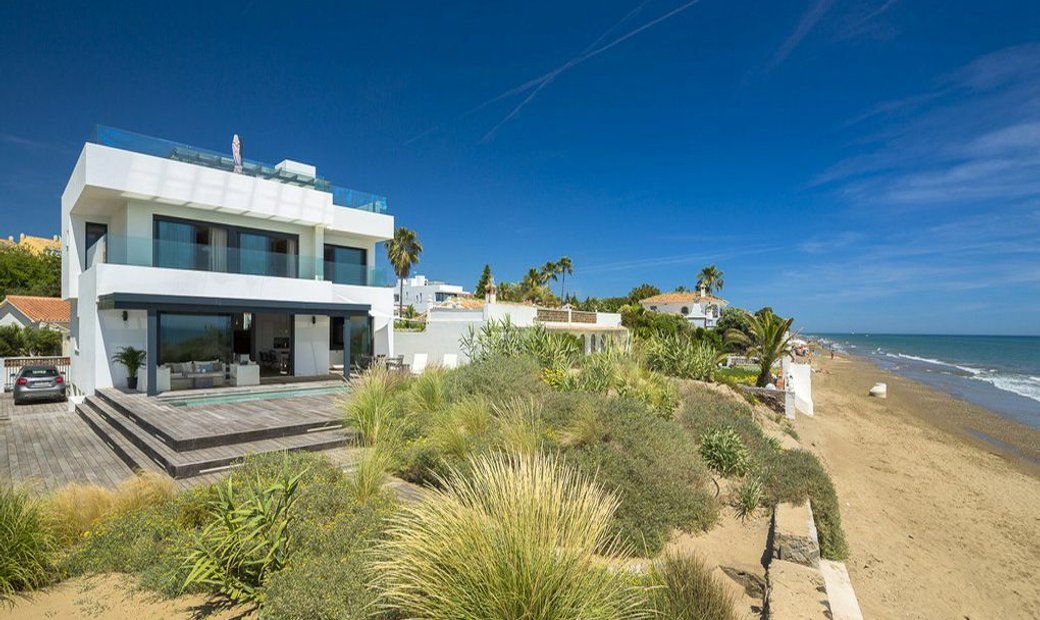 stunning-modern-beachfront-villa-in-costabella-in-marbella-andalusia