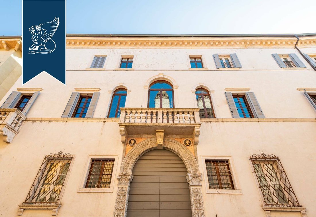 Luxury Apartment In The Heart Of Verona In Verona, Italy For