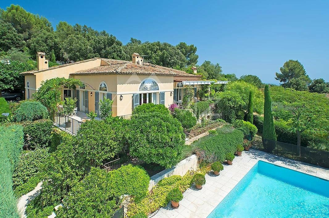 Villa in La Colle-sur-Loup, Provence-Alpes-Côte d'Azur, France 1 - 11679683