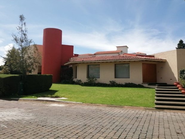 Lujo casas con chimenea en venta en El panteón, Lerma de Villada, Estado de  México, México | JamesEdition