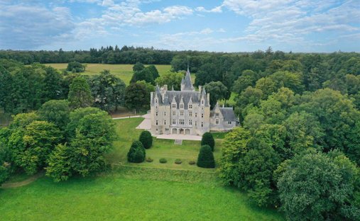 Castillo en Château-du-Loir, Montval-sur-Loir, Francia 1