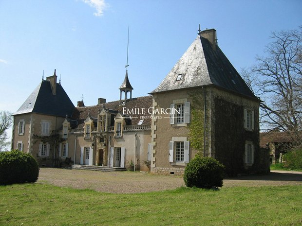 Estate in Nevers, Bourgogne-Franche-Comté, France 1