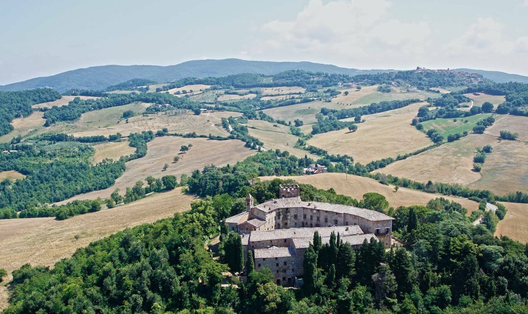 Incredible Castle And Hamlet Of The 12th Century In Radicondoli ...