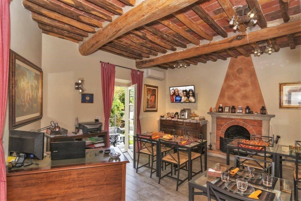 Whispers of Tuscany: A Timeless Stone Haven in Capannori’s Golden Hills
