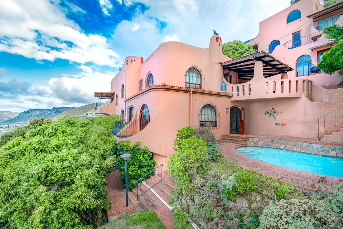 Mountainside Villa Elevated Position In Cape Town, Western Cape