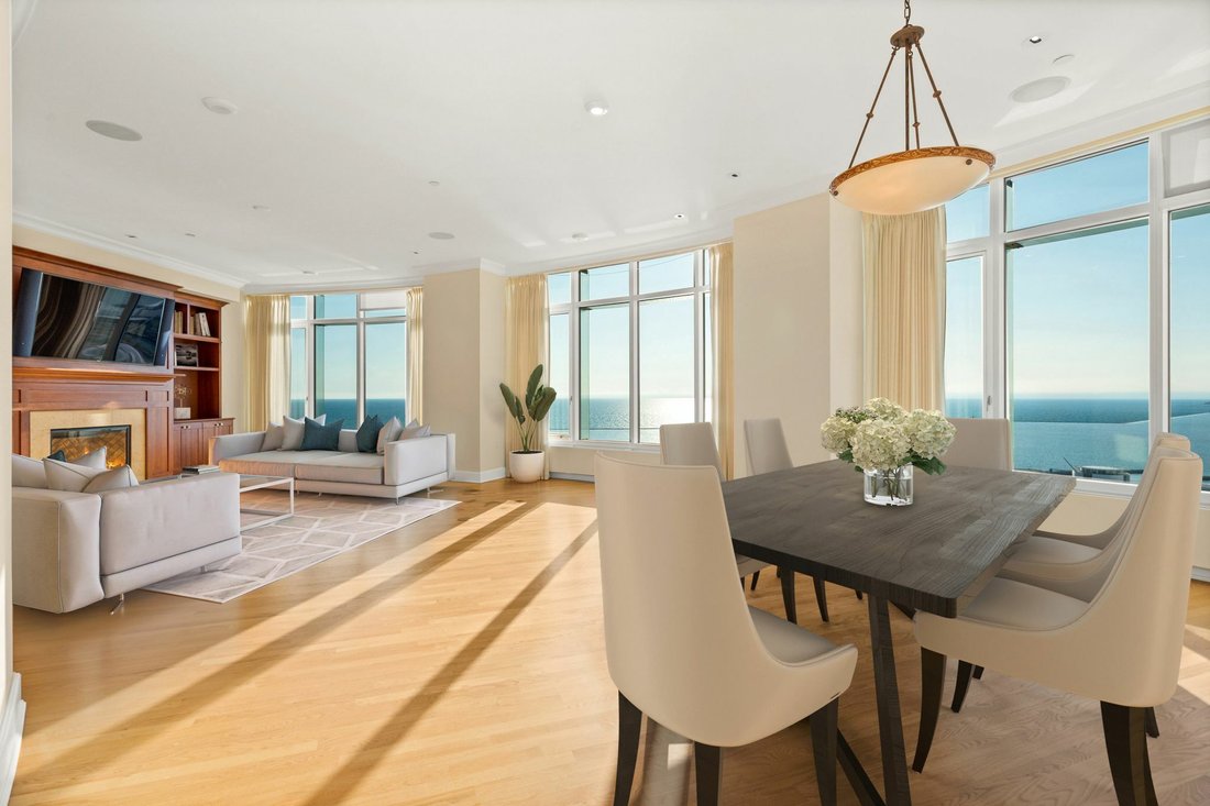 Premier Condo With Lake And City Views In Milwaukee, Wisconsin, United