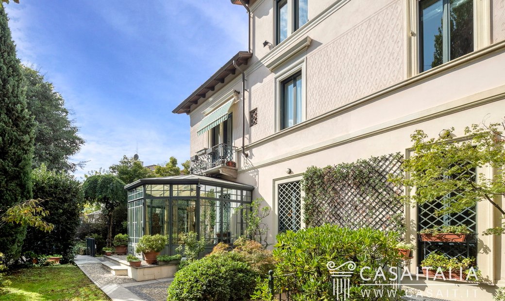 Luxury Villa With Garden For Sale In Milan In Milan, Lombardy, Italy