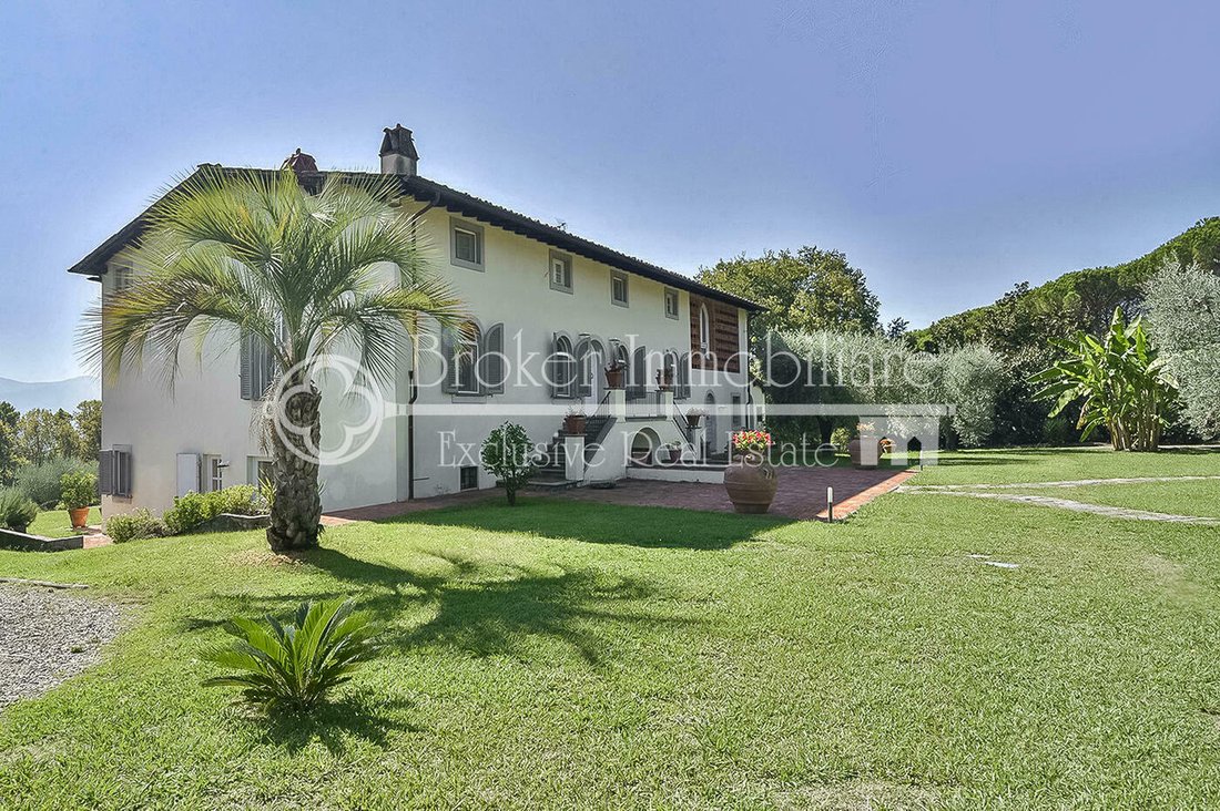 Villa in Historic Center, Lucca, Tuscany 1 - 11707647