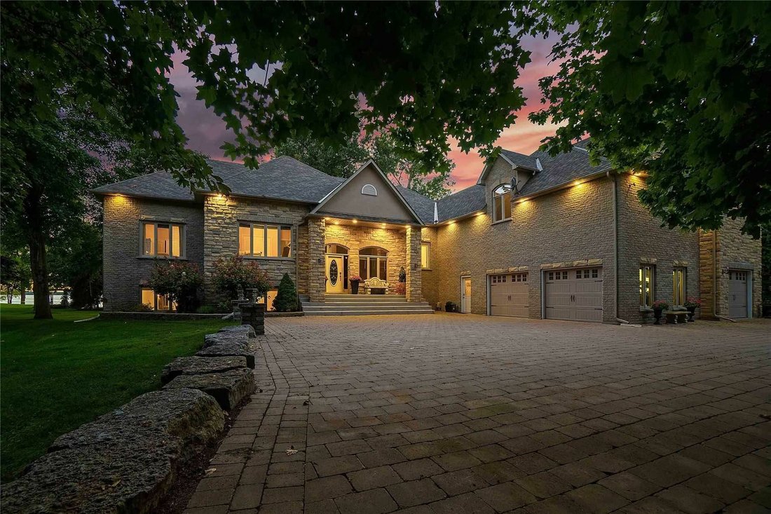 Uferpromenade In Brechin, Ontario, Kanada Zu Verkaufen (11709966)