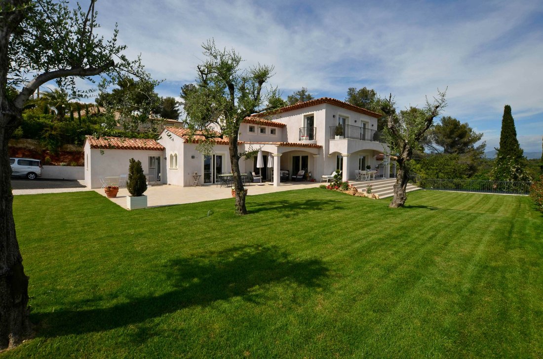 House In Quiet Area In Saint Paul De Vence, Provence Alpes Côte D'azur