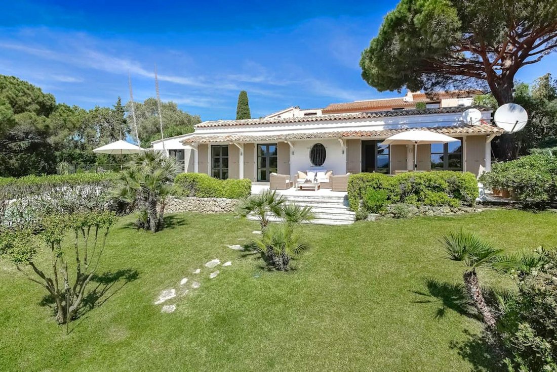 Villa in Saint-Tropez, Provence-Alpes-Côte d'Azur, France 1 - 11713802