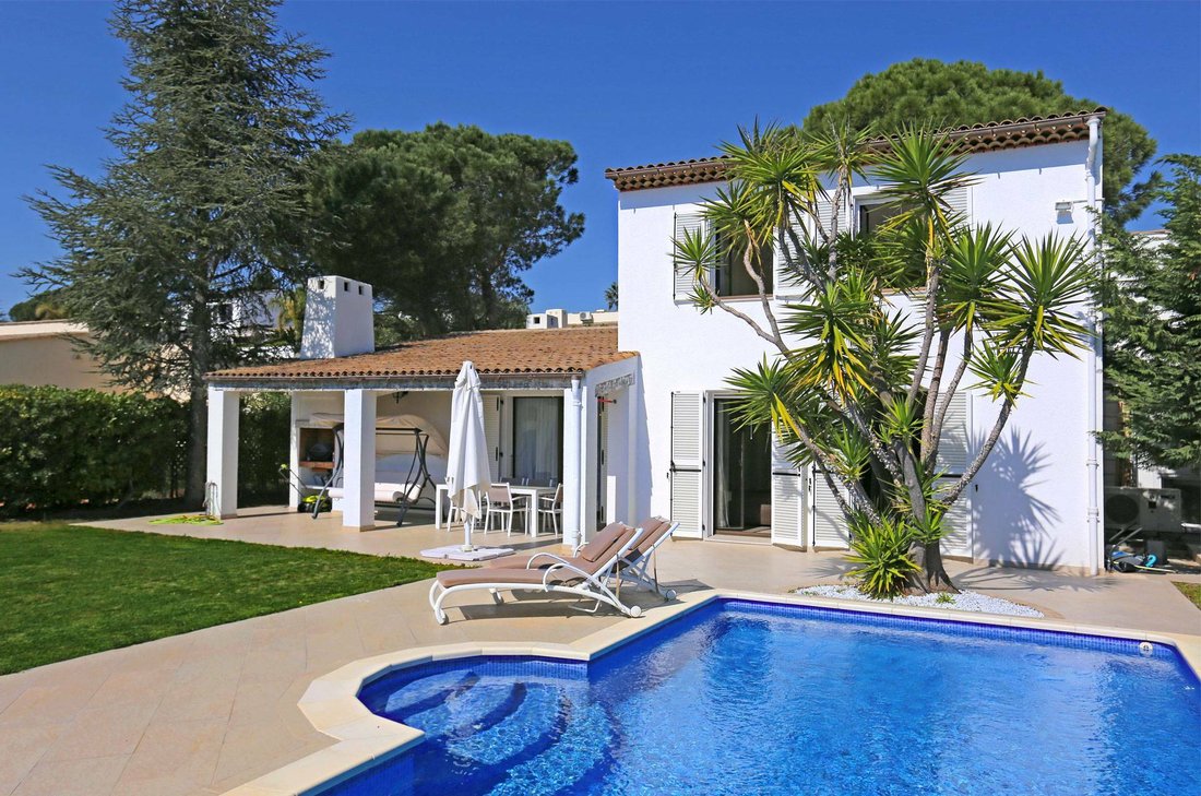 Villa in Antibes, Provence-Alpes-Côte d'Azur, France 1 - 11713907
